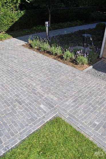 Paving Line Vietnamese Hardsteen 20x5x5 cm Soft finish