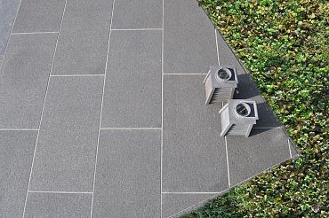 Paving Line Tibet Asian Black 2.0 20x40x5 cm Gevlamd