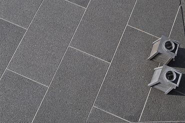 Paving Line Tibet Asian Black 2.0 20x40x5 cm Gevlamd