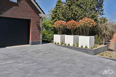Paving Line Vietnamese Hardsteen 20x40x5 cm oppervlak Gezaagd
