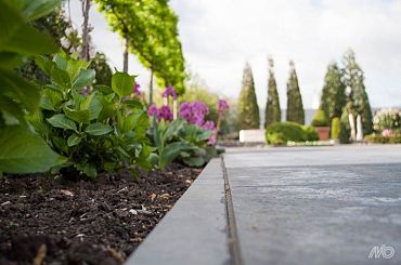 Opsluitband Spotted Bluestone 100x20x6 cm Geschuurd