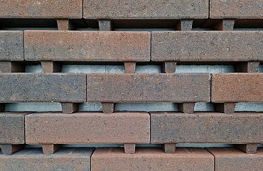 Waterpasserende Longstone opritsteen 7 cm oud emmen