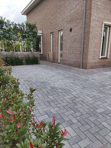Betonstraatsteen 6 cm grijs/zwart komo