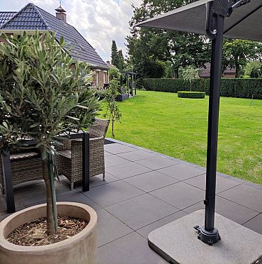 Tegel 60x60x5 cm antraciet komo ZVK met mini facet