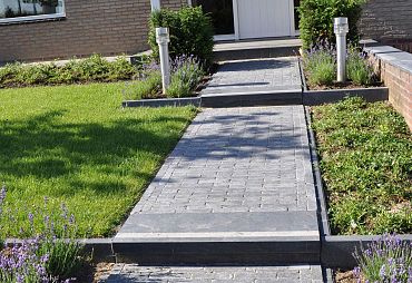 Paving Line Vietnamese Hardsteen 20x5x5 cm Soft finish