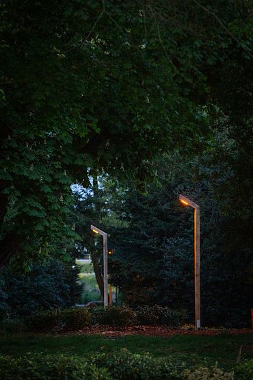 STRATO - 150x150x3300mm + 1000mm ingraven - Eiken - Amber - Kabel