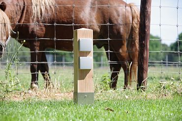 SPINA 100 - 100x100x400mm + 500mm ingraven - Eiken - 1 x Contactpunt - Kabel