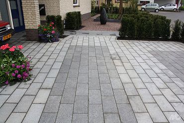 Paving Line Tibet Dark Grey 20x40x5 cm Gevlamd