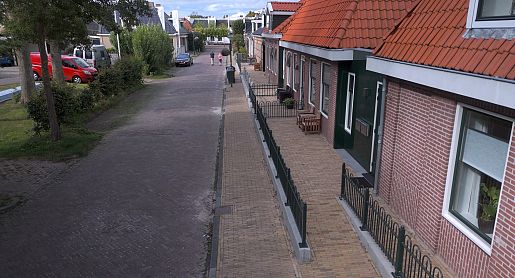Complete tuinaanleg van oprit tot terras bij meerdere woningen