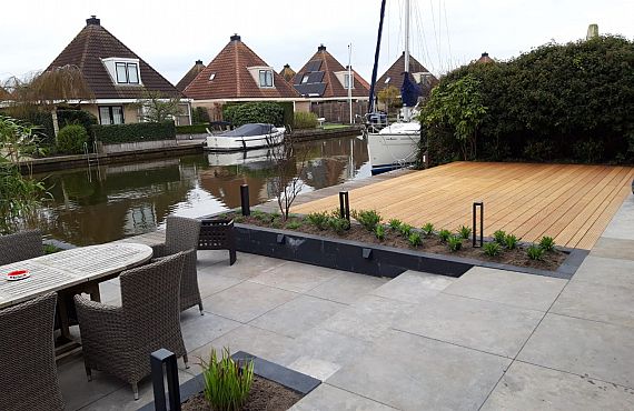 Tuin aan het water in Woudsend